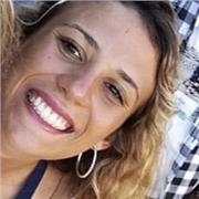 Ragazza universitaria offre lezioni di spagnolo e inglese per bambini